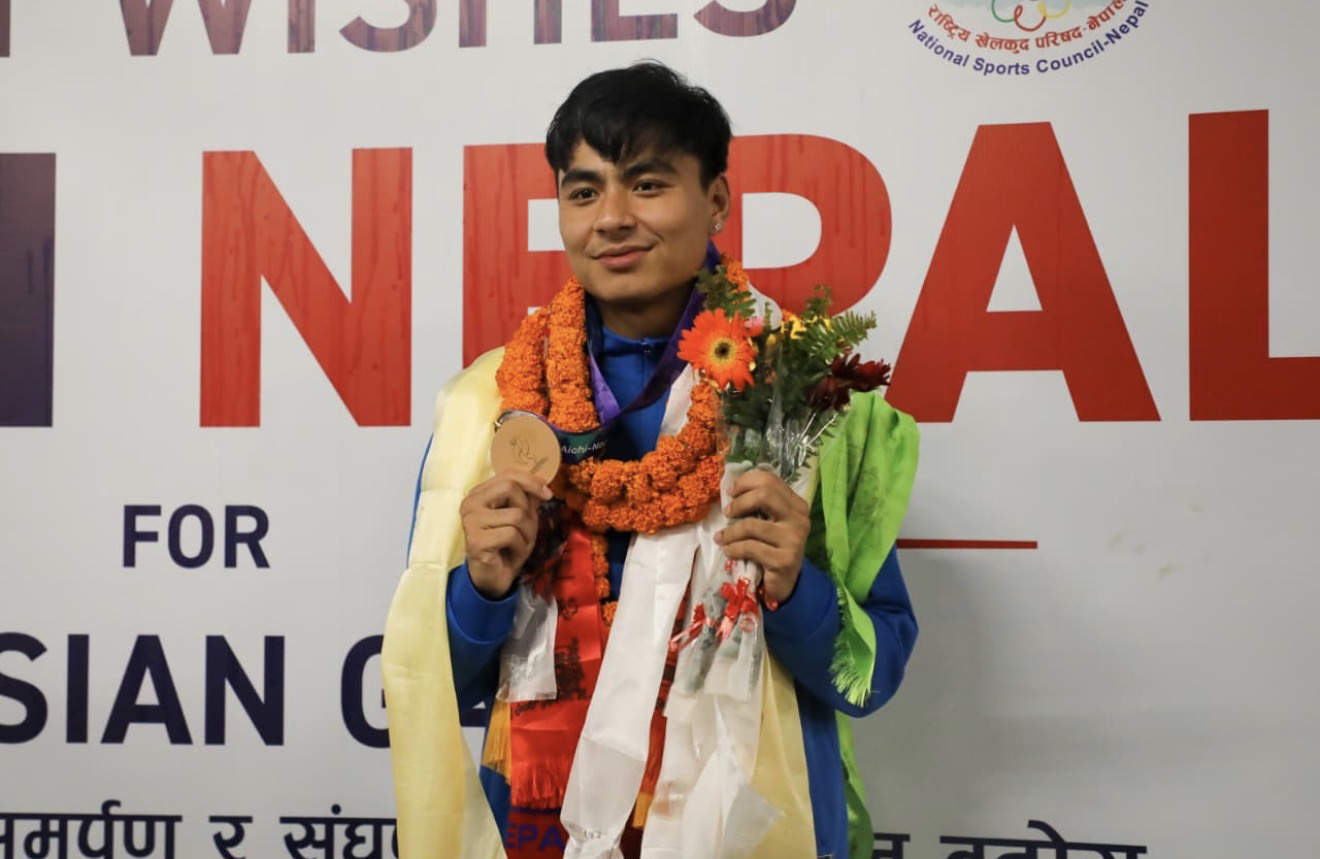 पदकधारी कराते खेलाडी स्वदेश फिर्ता